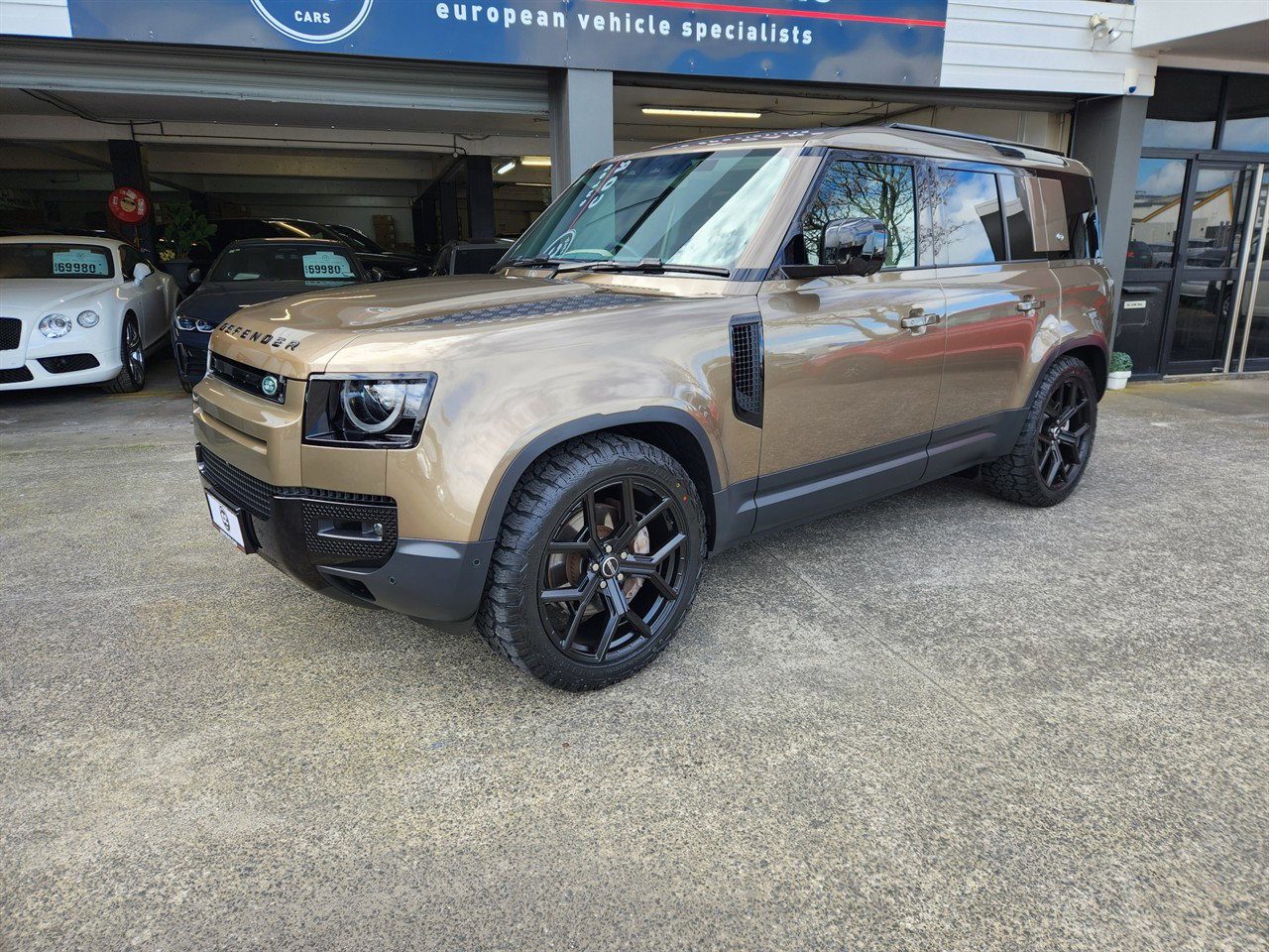 2024 Land Rover Defender thumbnail