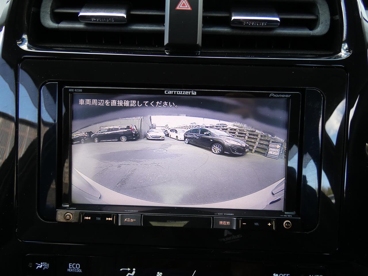 2017 Toyota Prius thumbnail
