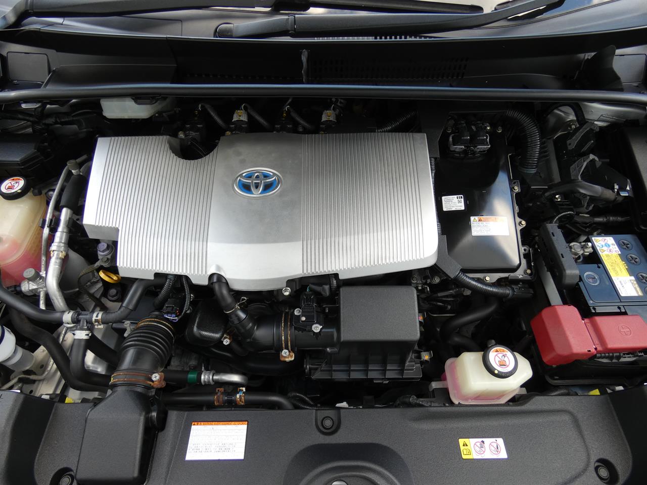 2017 Toyota Prius thumbnail