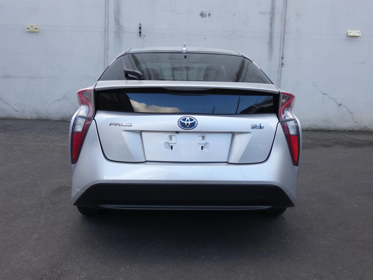 2017 Toyota Prius thumbnail