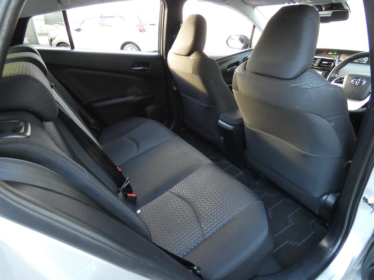 2018 Toyota Prius thumbnail