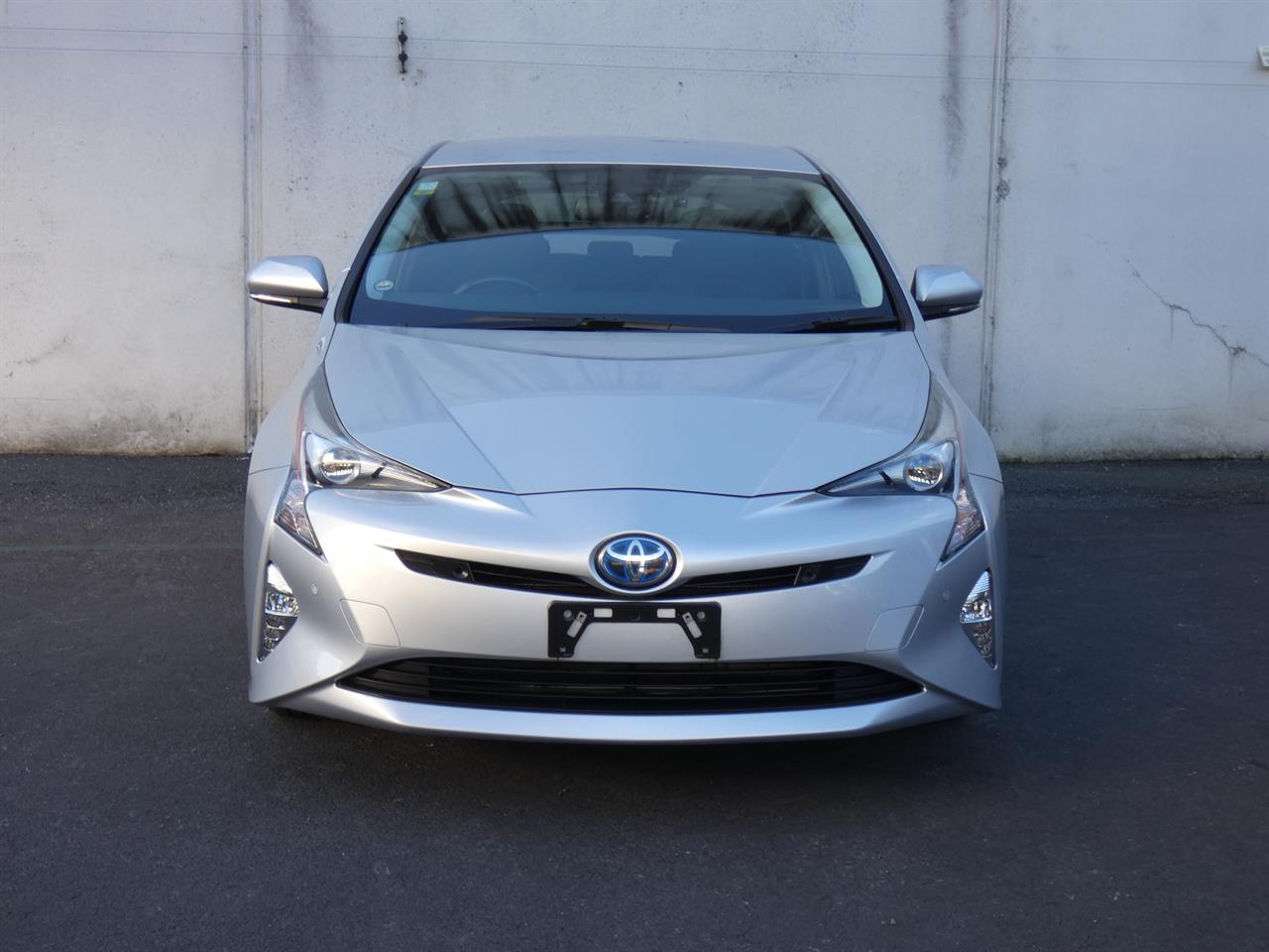 2018 Toyota Prius thumbnail