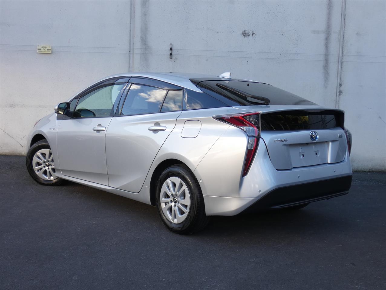 2018 Toyota Prius thumbnail