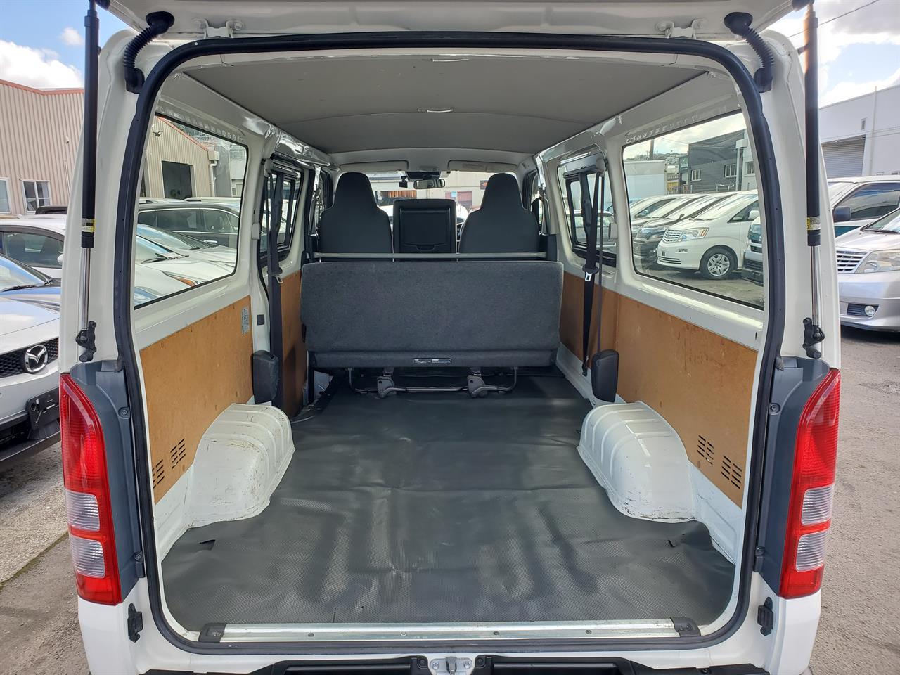 2021 Toyota Hiace thumbnail