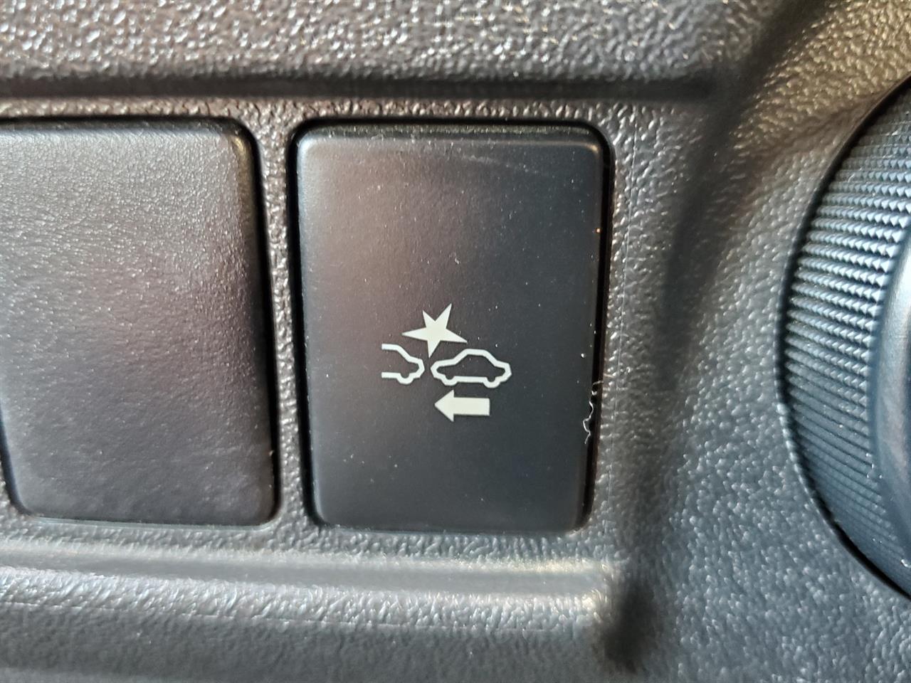 2021 Toyota Hiace thumbnail
