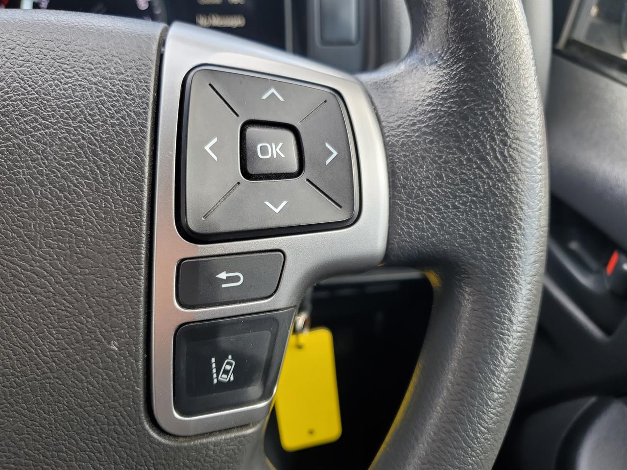 2021 Toyota Hiace thumbnail