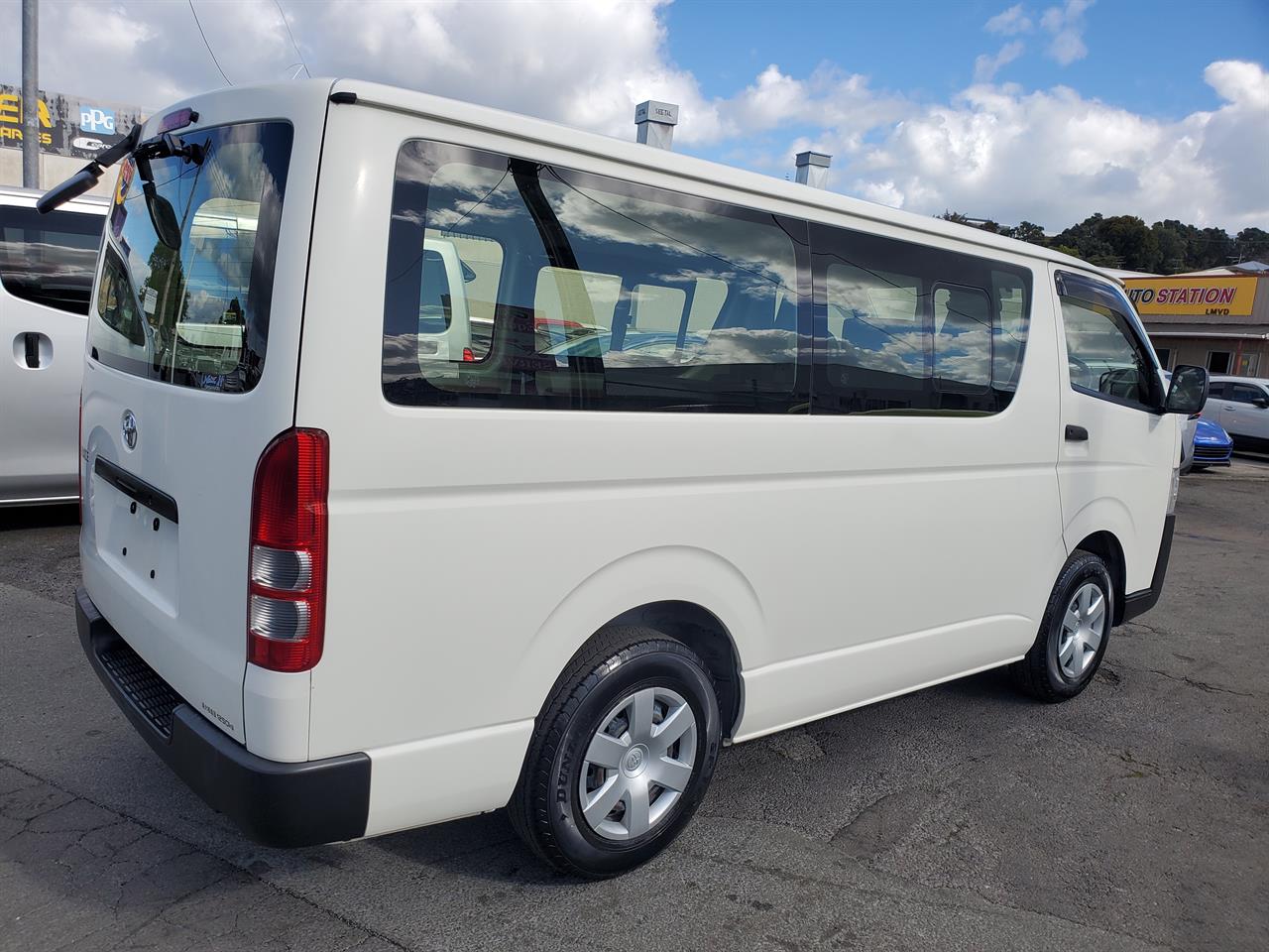 2021 Toyota Hiace thumbnail
