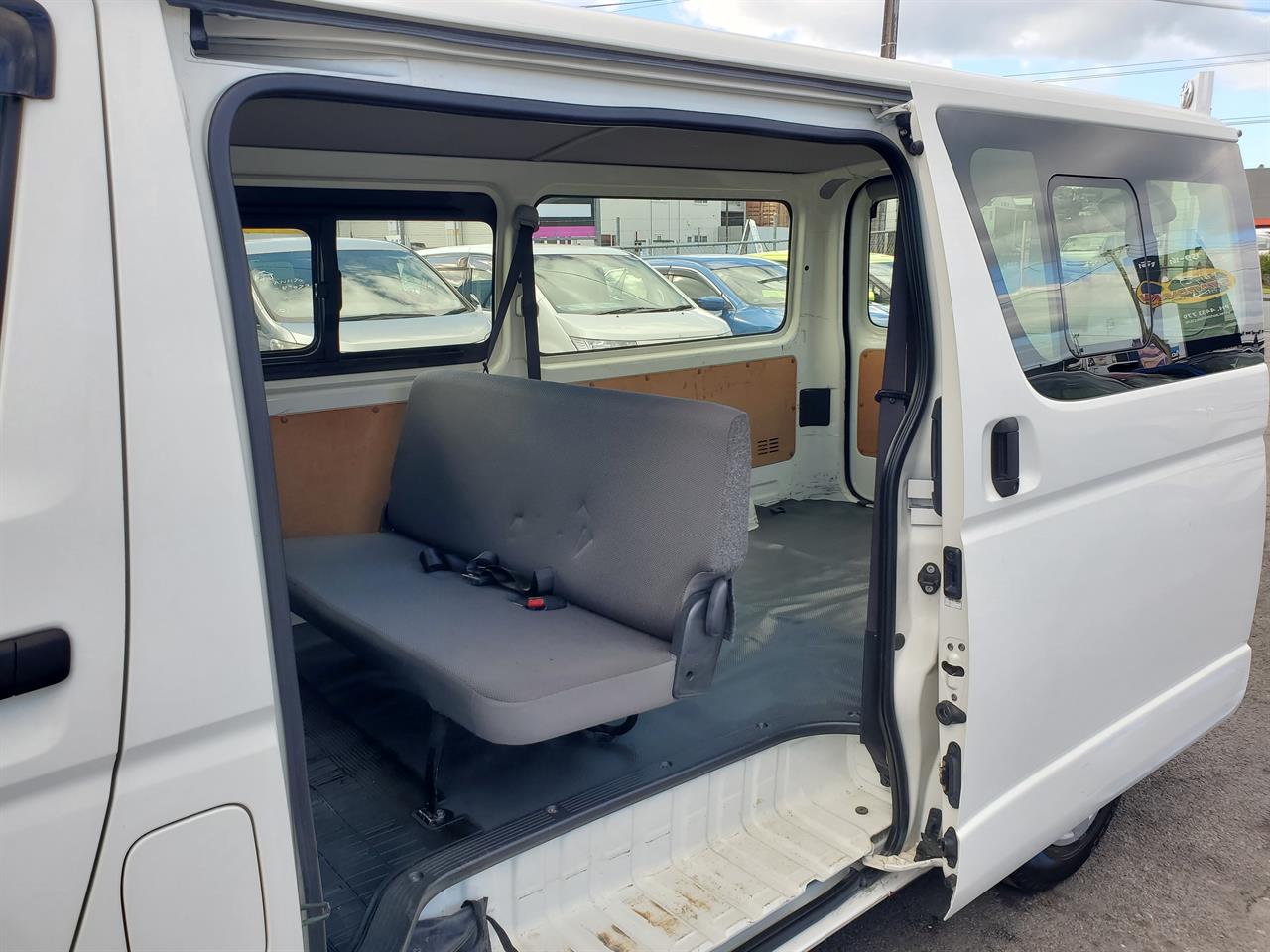 2021 Toyota Hiace thumbnail