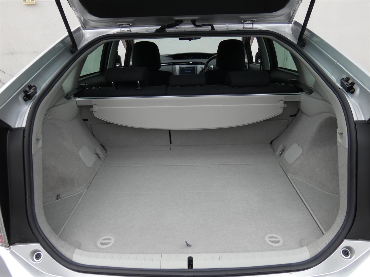 2015 Toyota Prius thumbnail