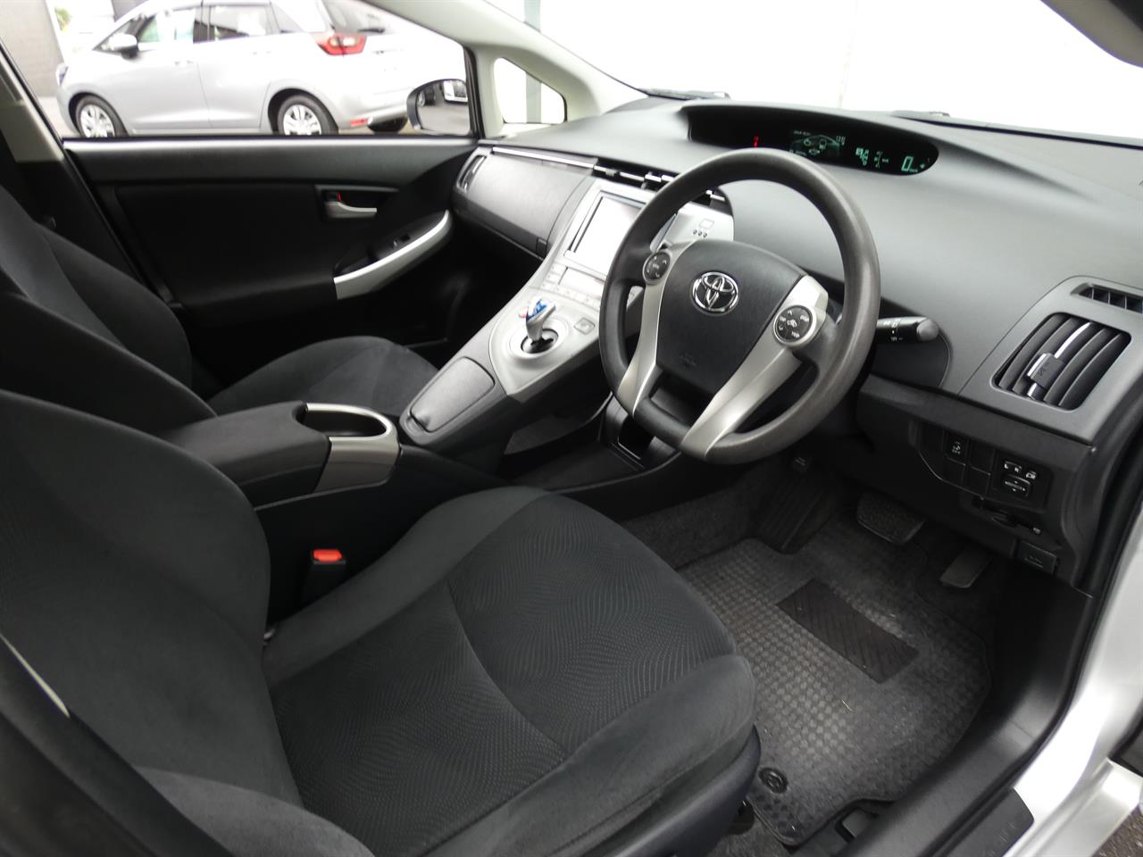 2015 Toyota Prius thumbnail