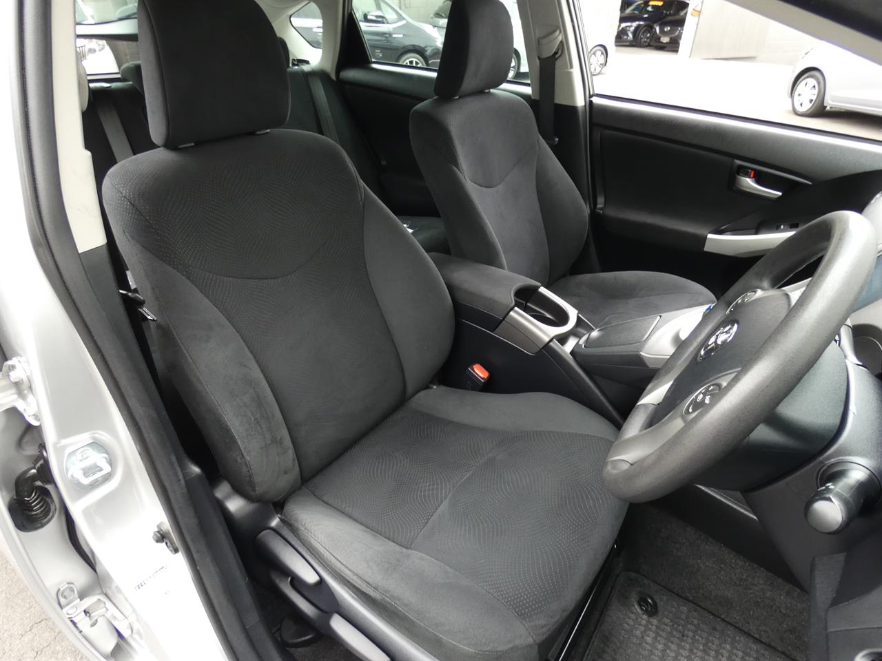 2015 Toyota Prius thumbnail