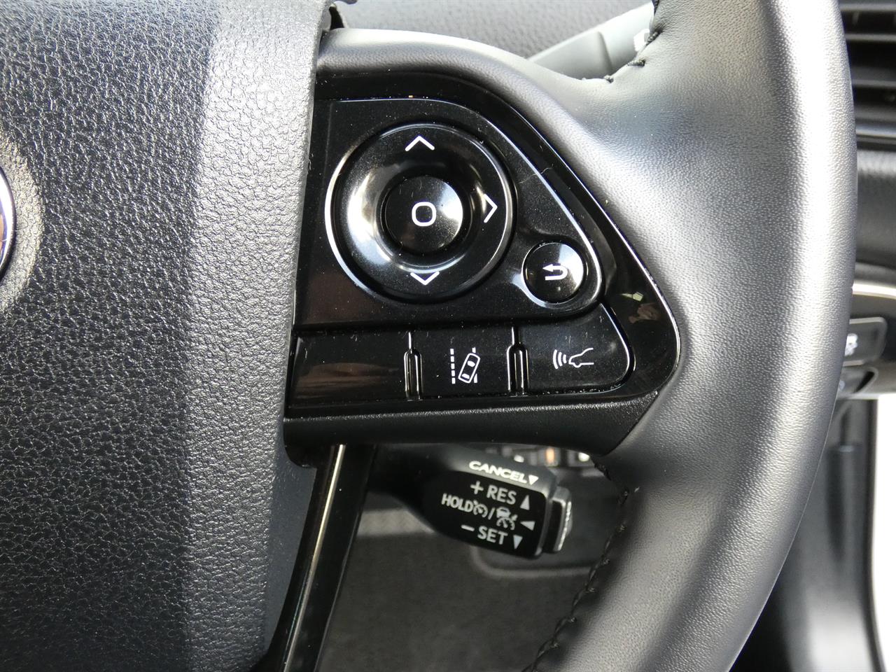 2021 Toyota Prius thumbnail