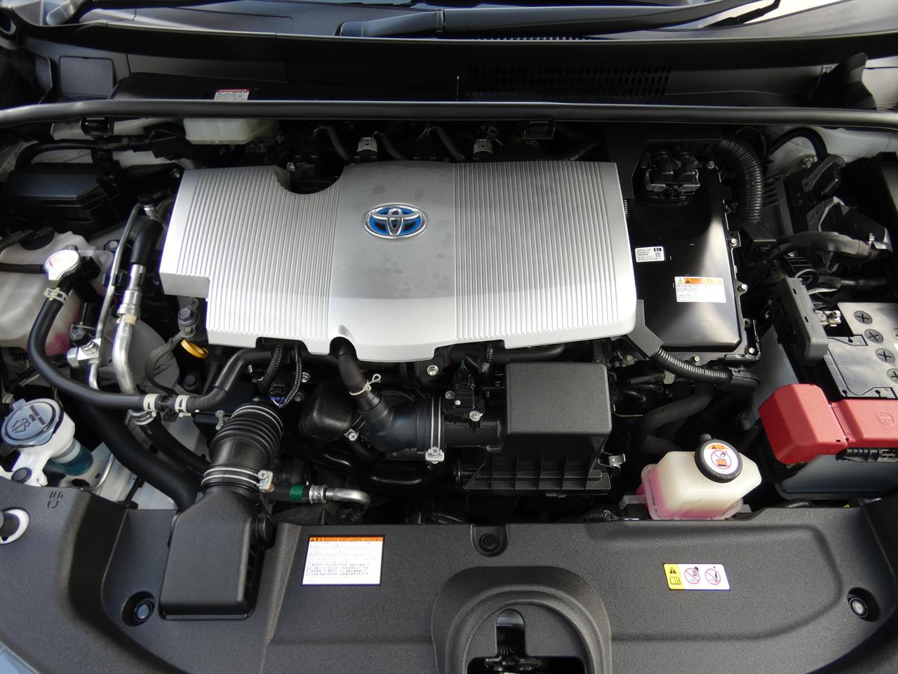 2021 Toyota Prius thumbnail
