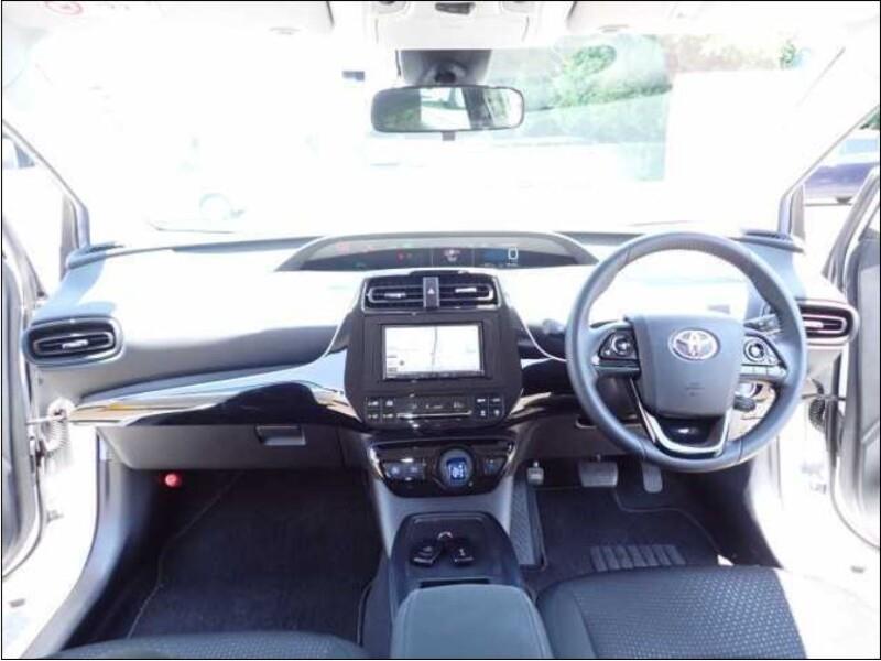 2021 Toyota Prius thumbnail