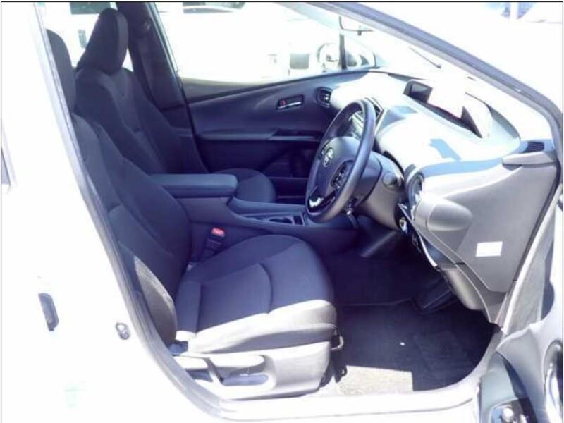 2021 Toyota Prius thumbnail