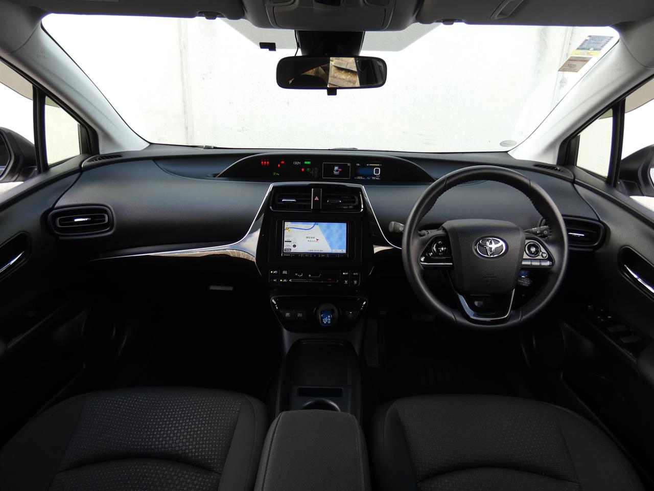2021 Toyota Prius thumbnail