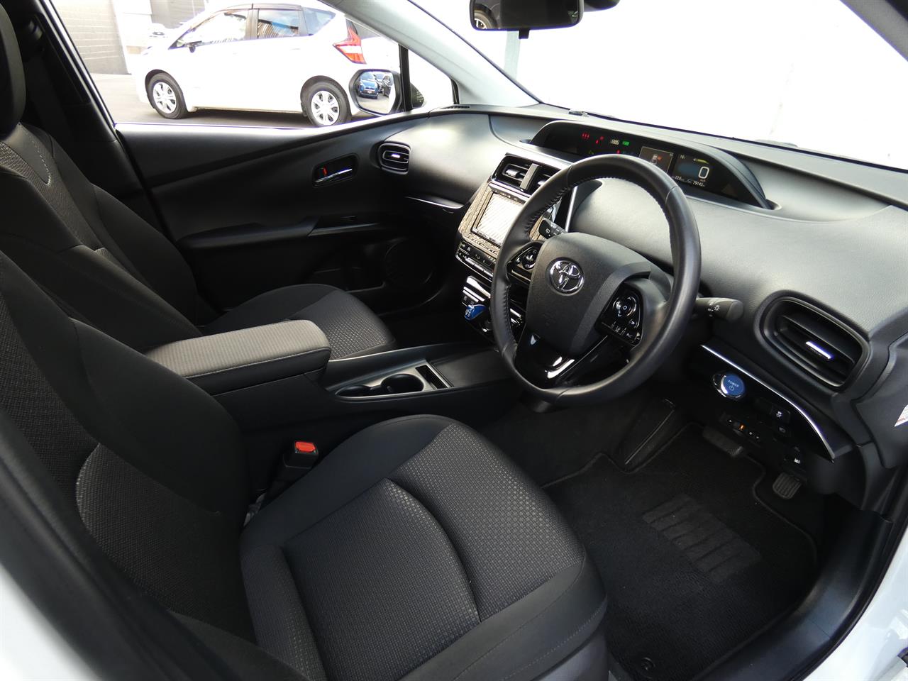 2021 Toyota Prius thumbnail