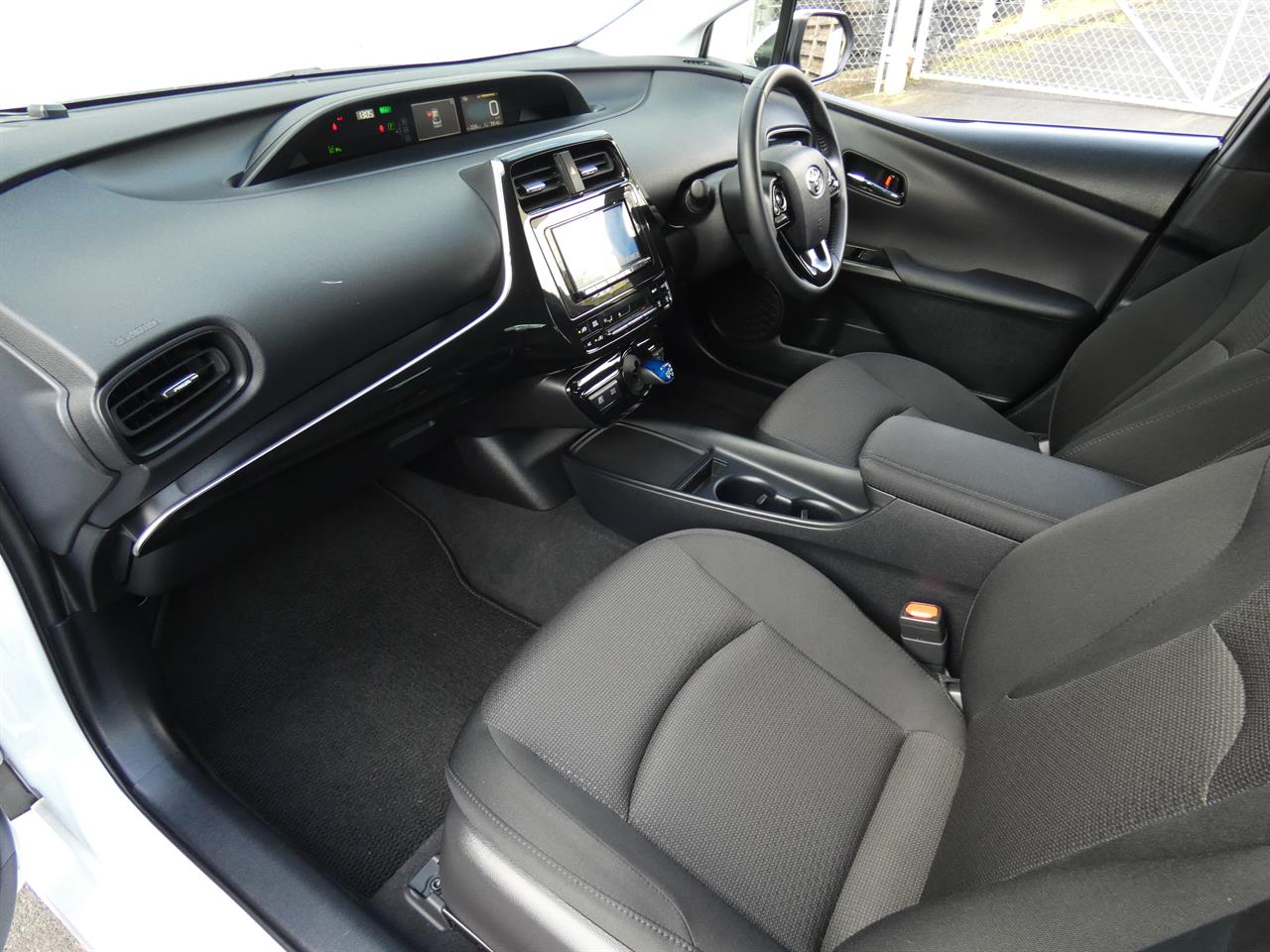 2021 Toyota Prius thumbnail