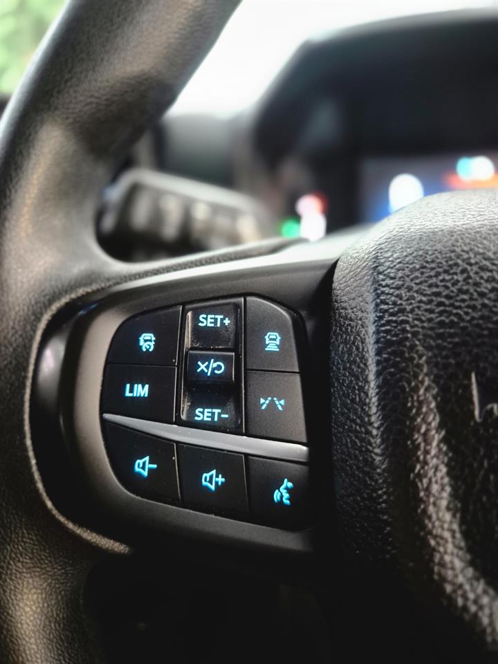 2024 Ford Everest thumbnail