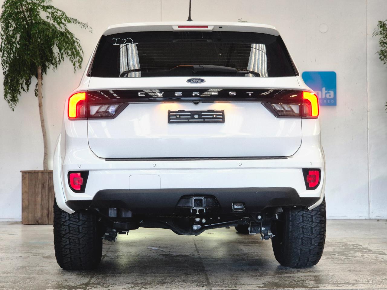 2024 Ford Everest thumbnail