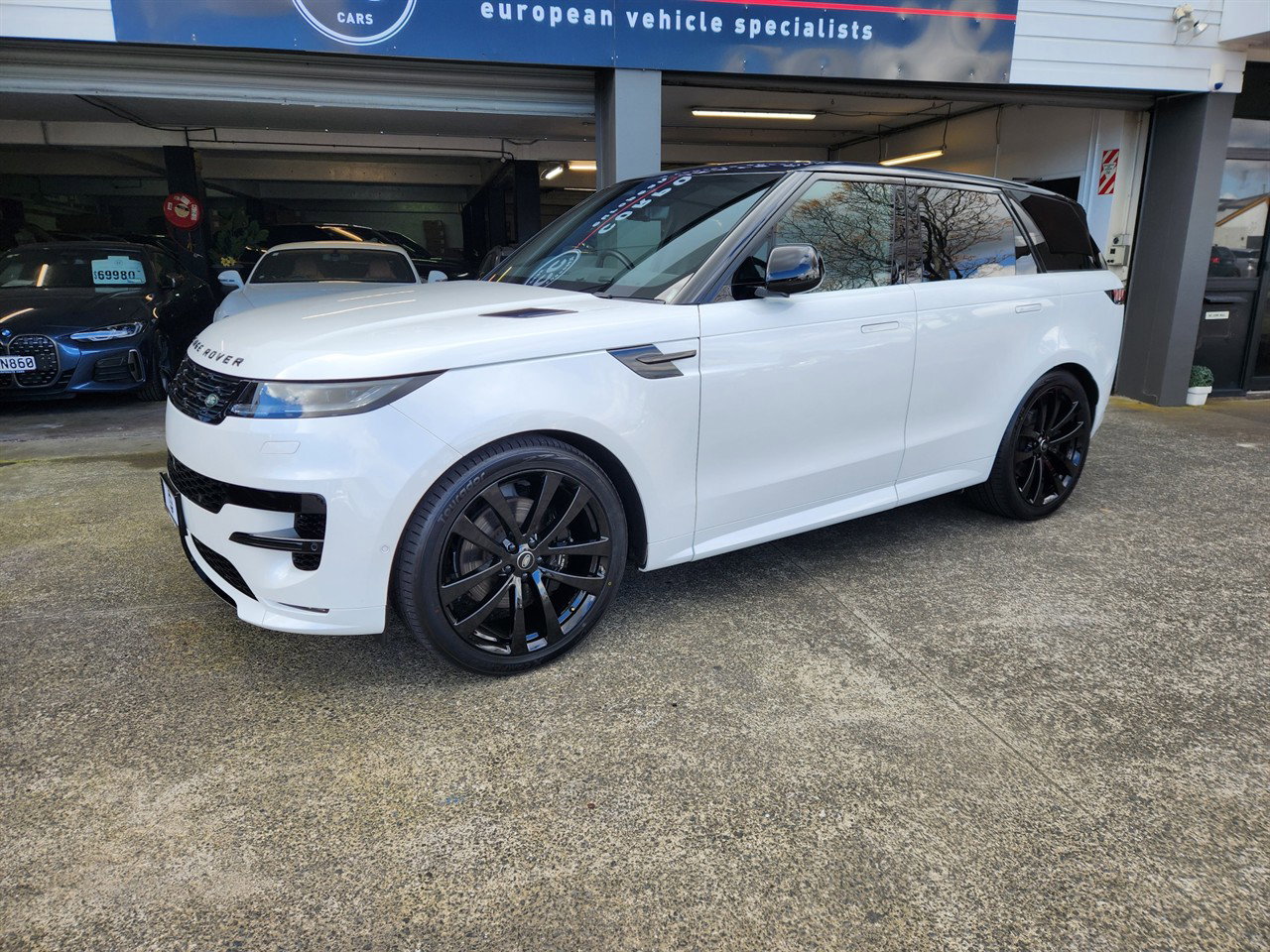 2024 Land Rover Range Rover Sport thumbnail