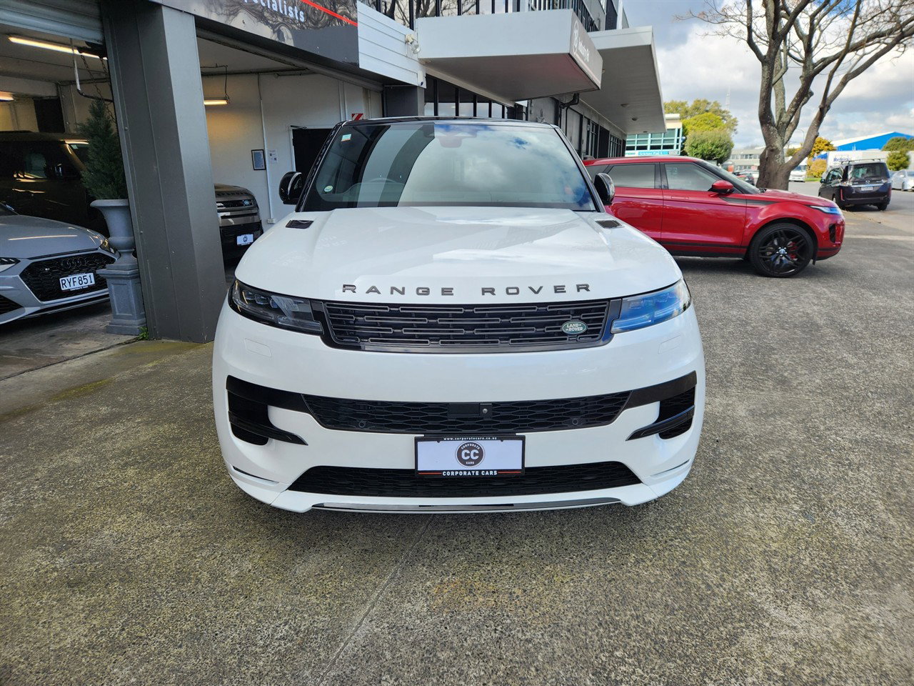 2024 Land Rover Range Rover Sport thumbnail