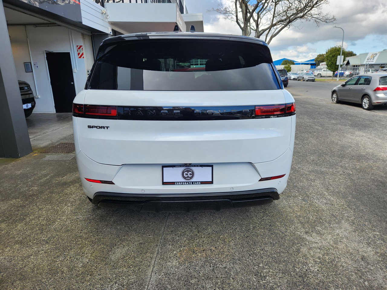 2024 Land Rover Range Rover Sport thumbnail