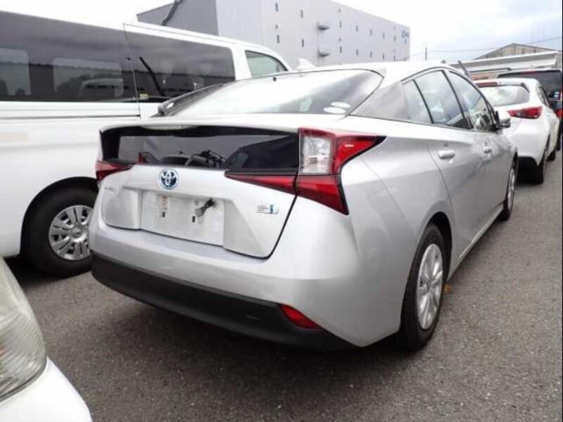 2020 Toyota Prius thumbnail
