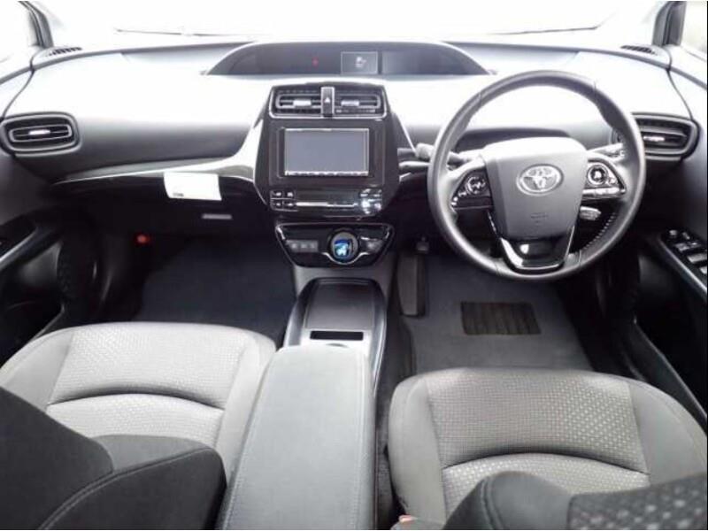 2020 Toyota Prius thumbnail