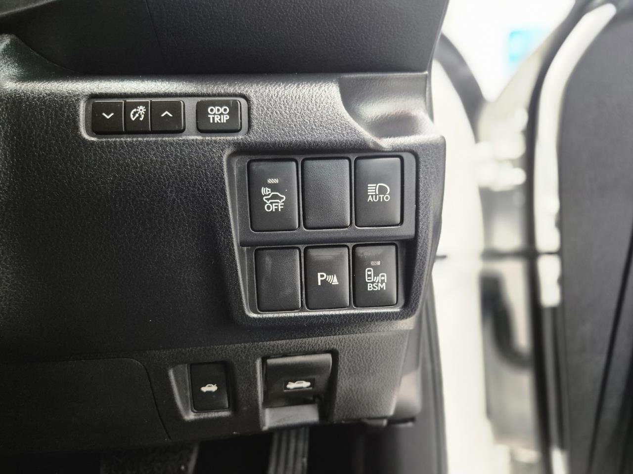2016 Lexus IS thumbnail