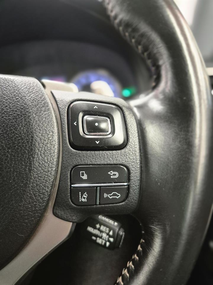 2016 Lexus IS thumbnail