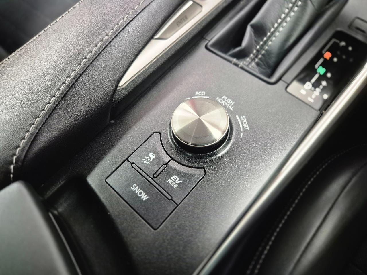 2016 Lexus IS thumbnail