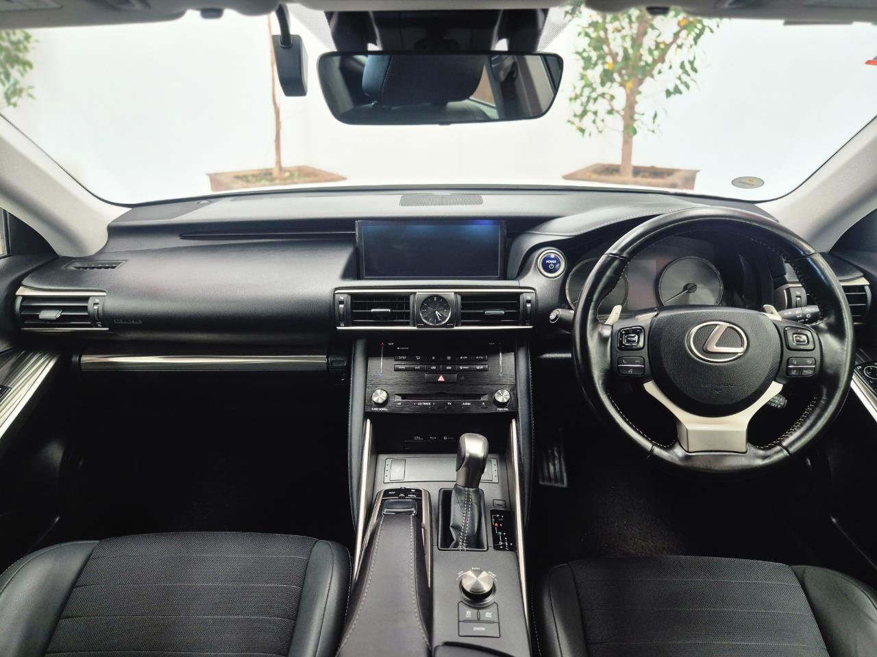 2016 Lexus IS thumbnail