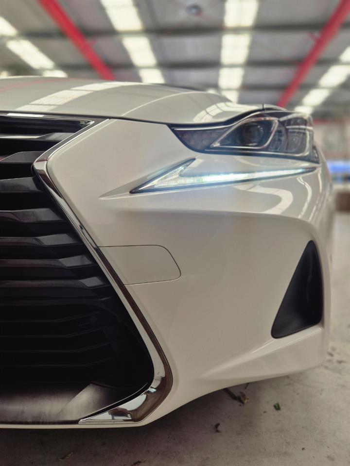 2016 Lexus IS thumbnail