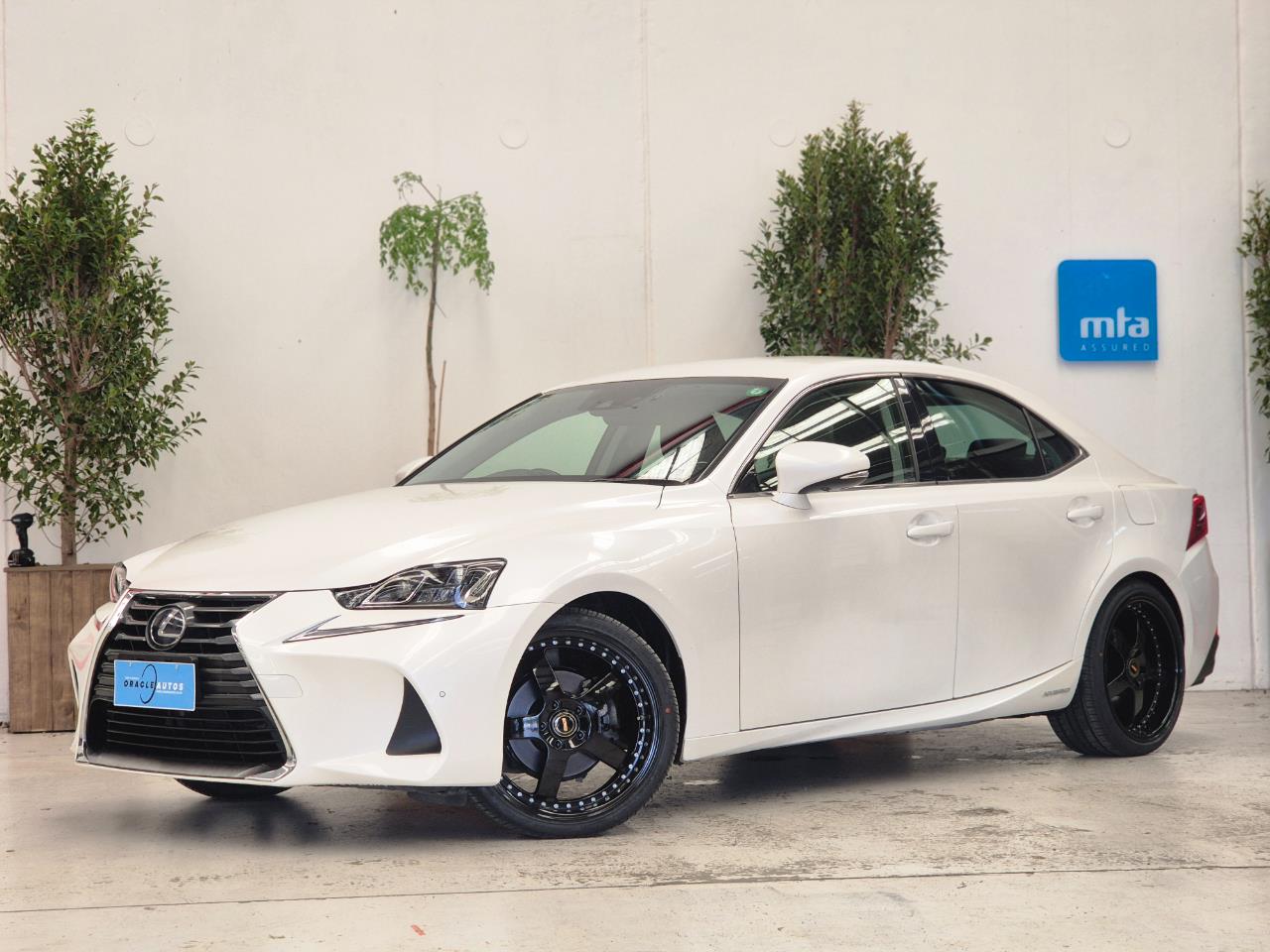 2016 Lexus IS thumbnail