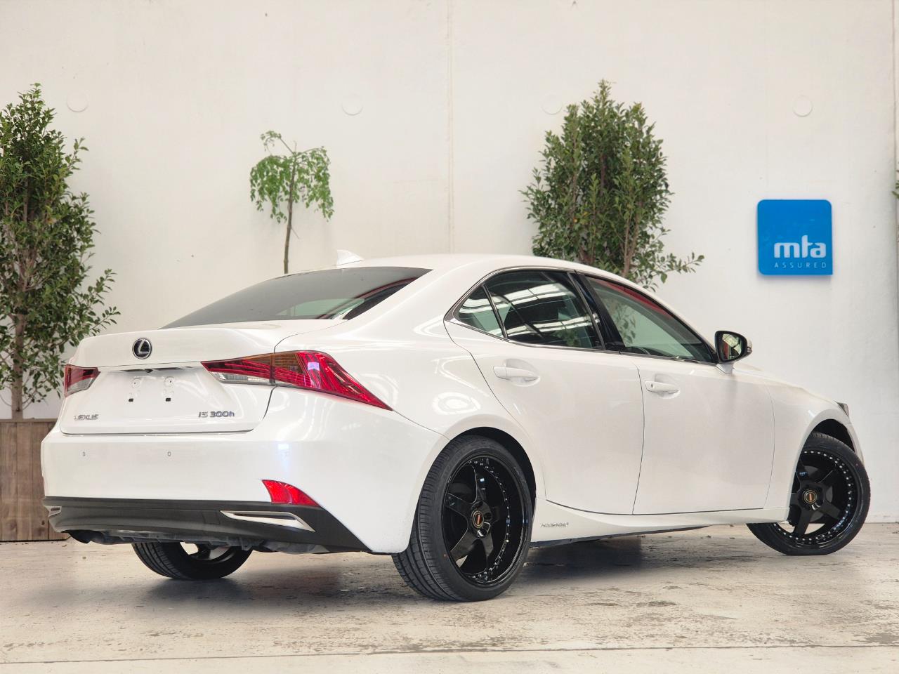 2016 Lexus IS thumbnail