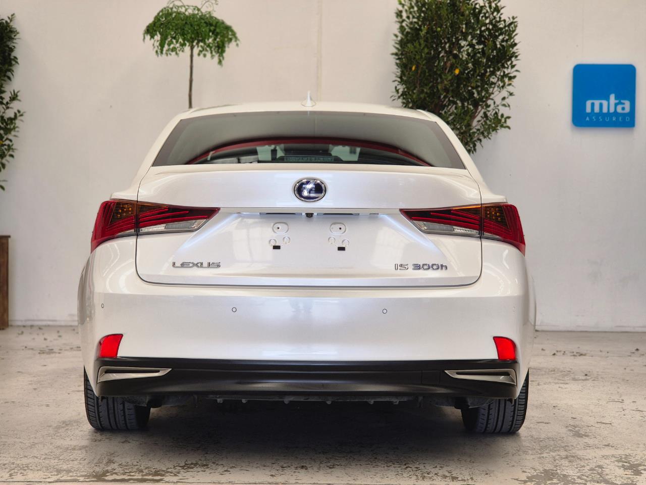 2016 Lexus IS thumbnail