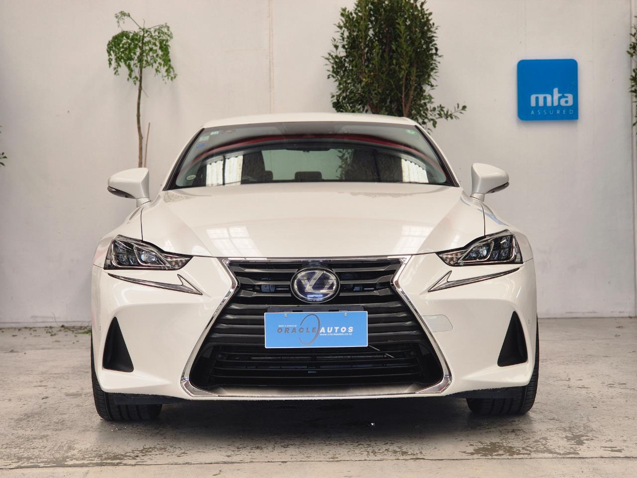 2016 Lexus IS thumbnail