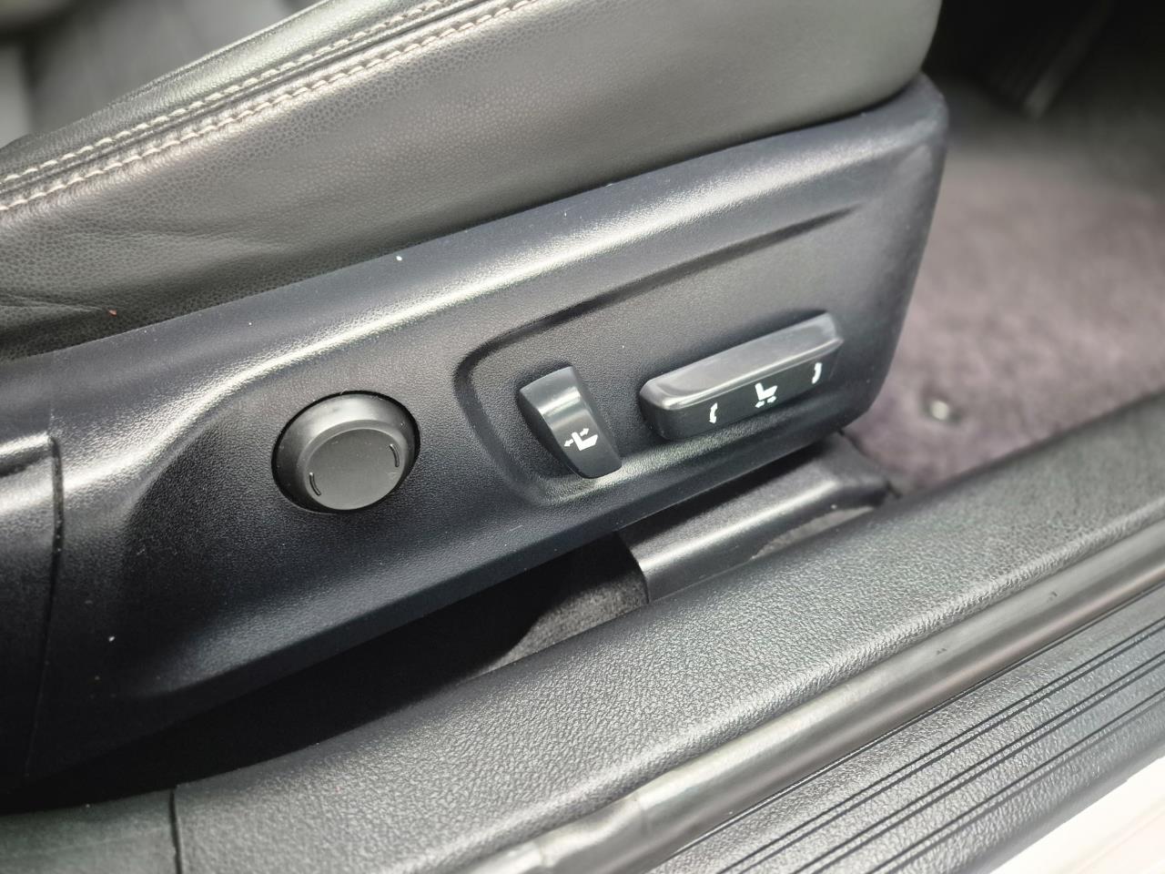 2016 Lexus IS thumbnail