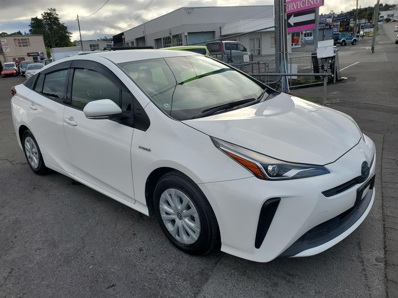 2019 Toyota Prius thumbnail