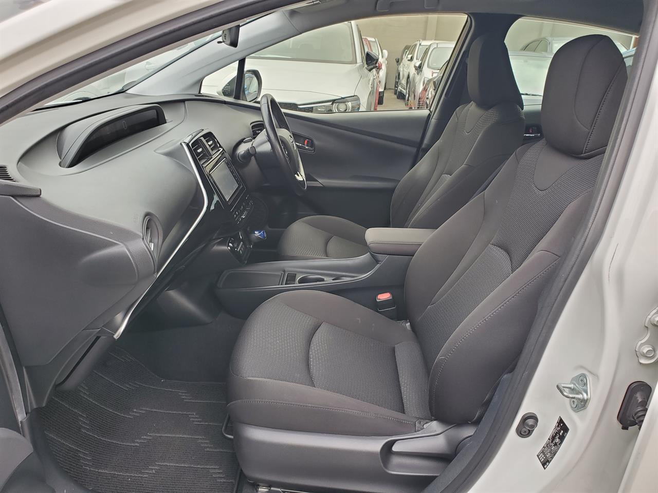 2019 Toyota Prius thumbnail