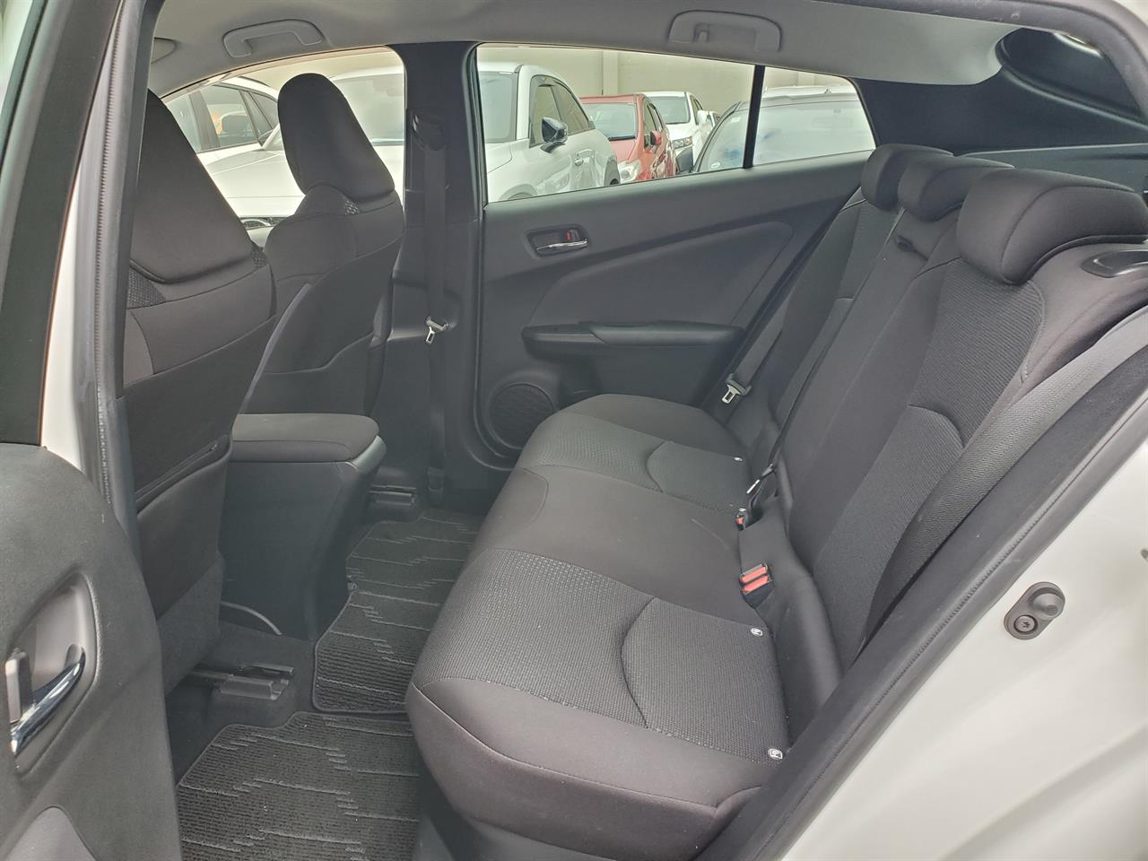 2019 Toyota Prius thumbnail