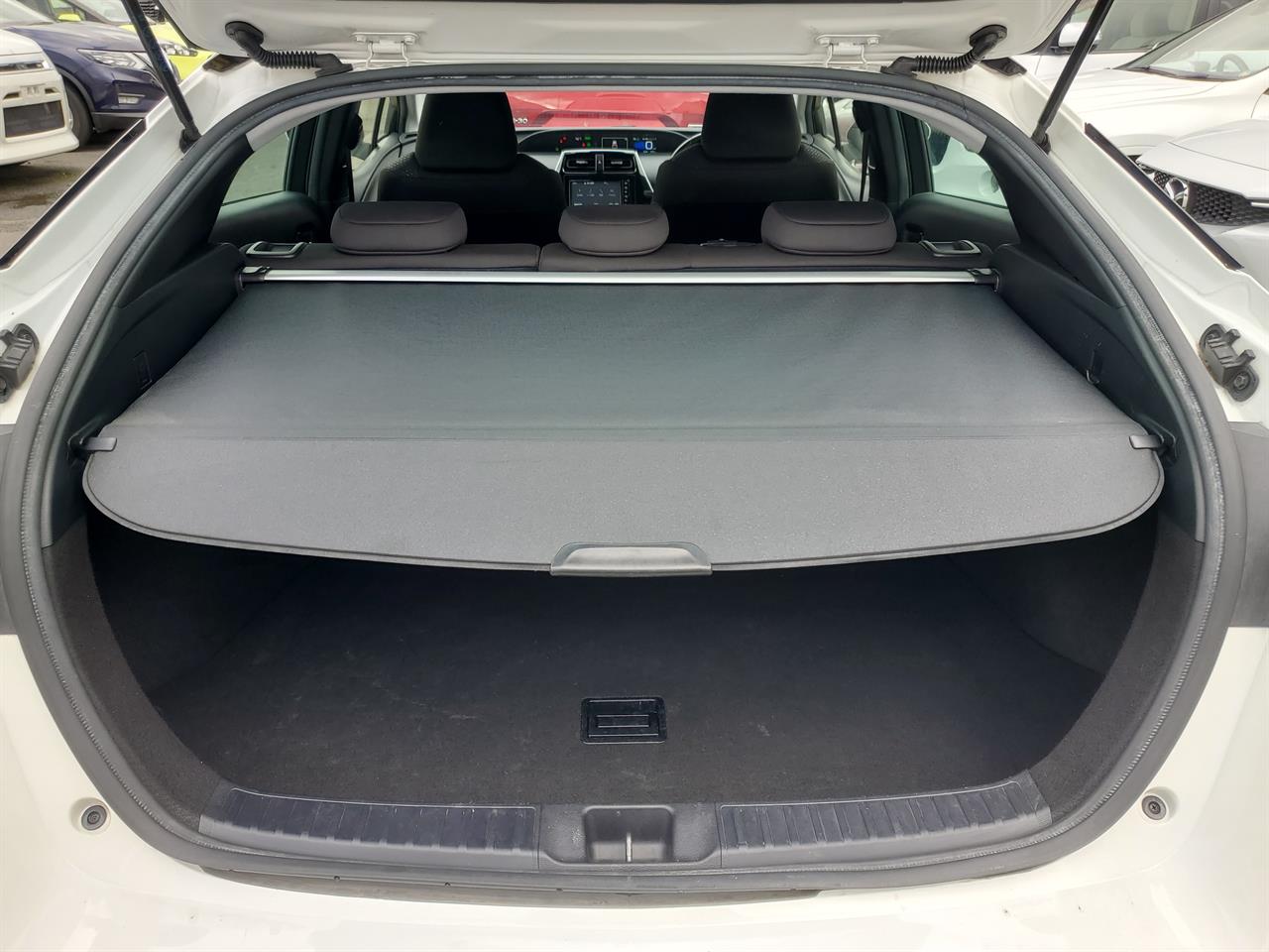 2019 Toyota Prius thumbnail