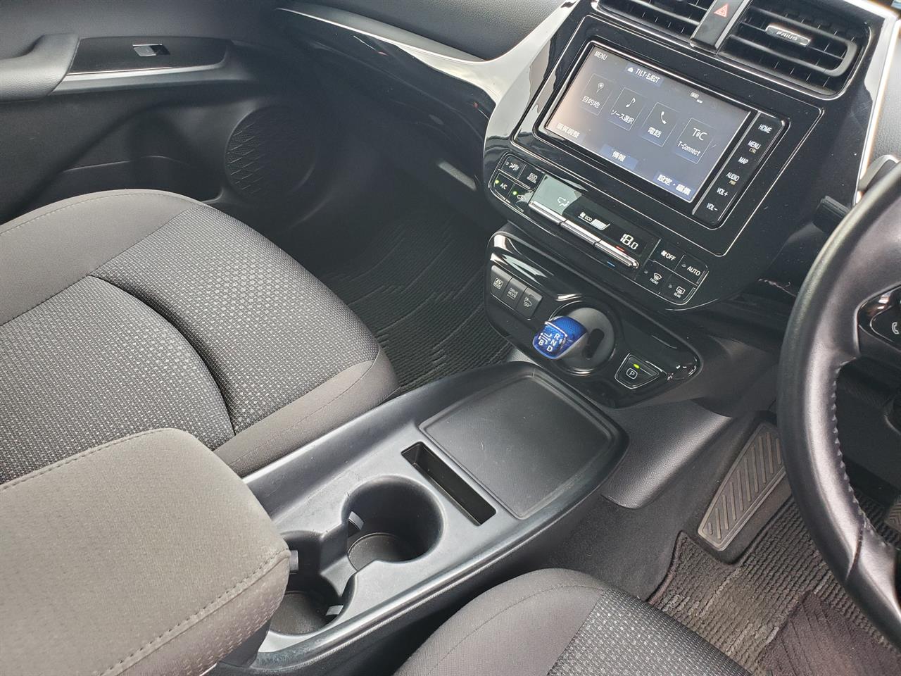 2019 Toyota Prius thumbnail