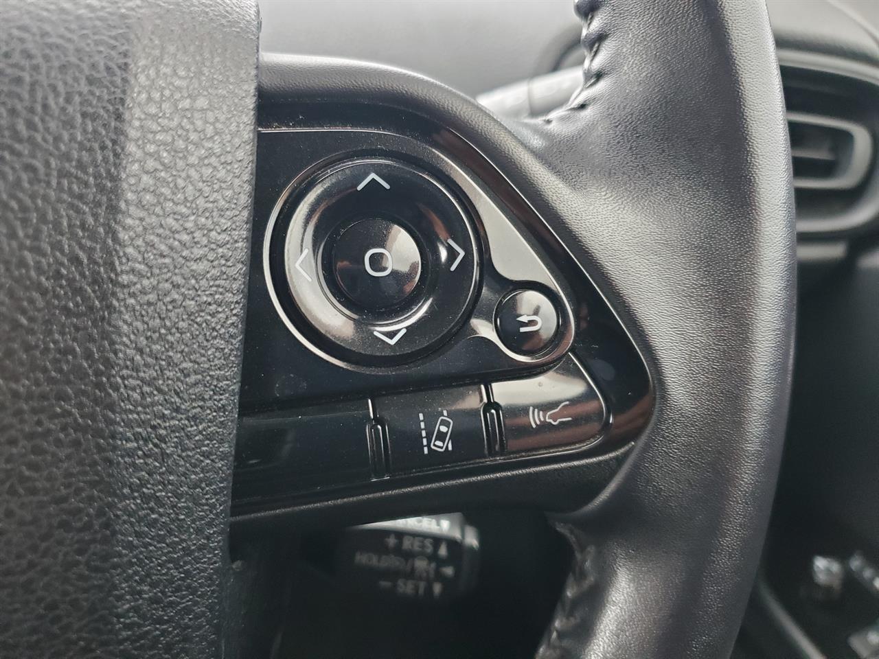 2019 Toyota Prius thumbnail