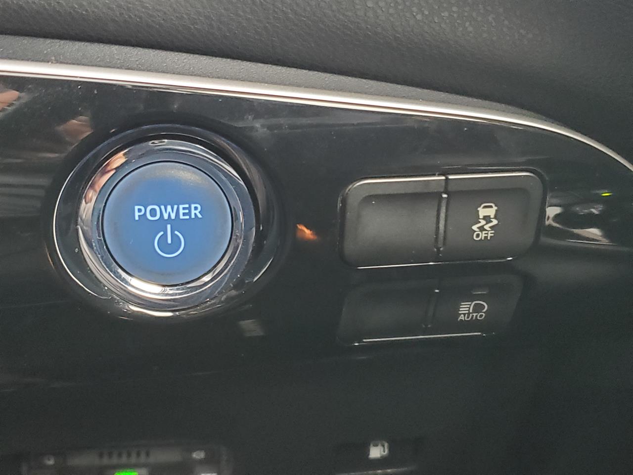 2019 Toyota Prius thumbnail