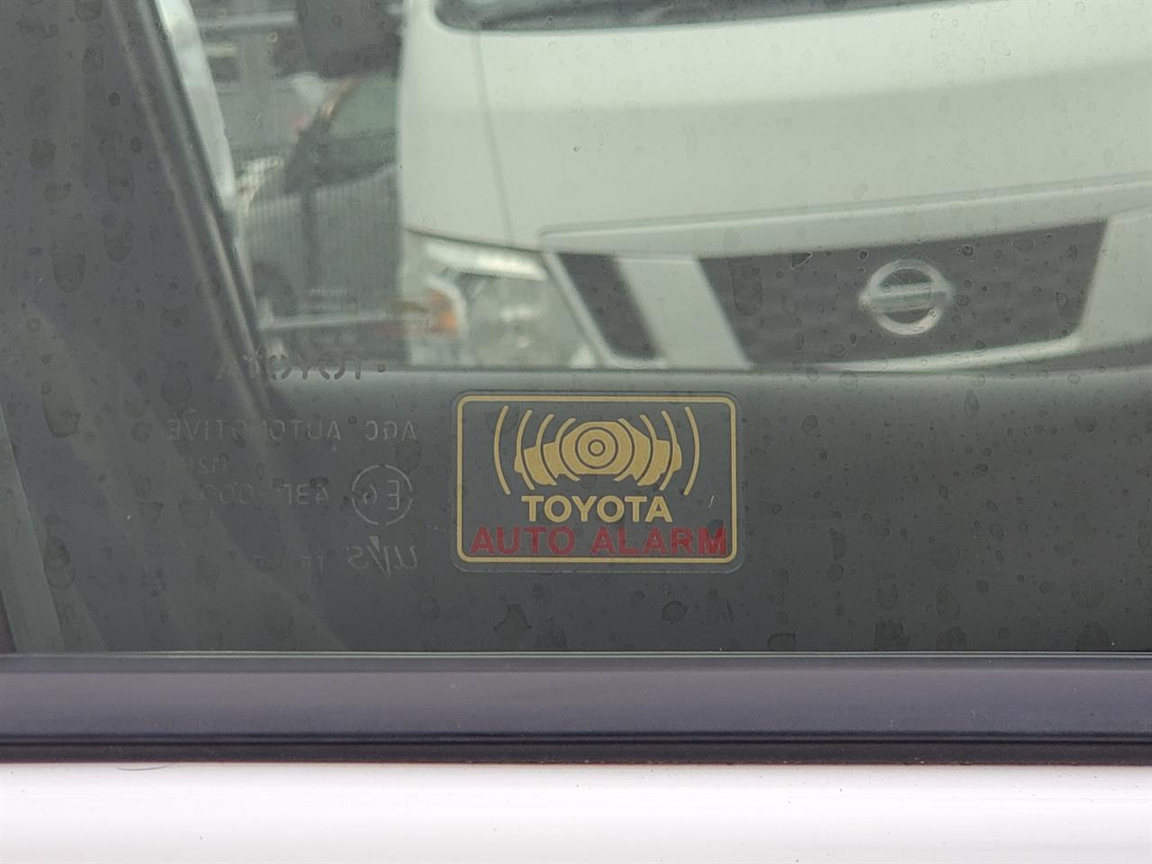 2019 Toyota Prius thumbnail