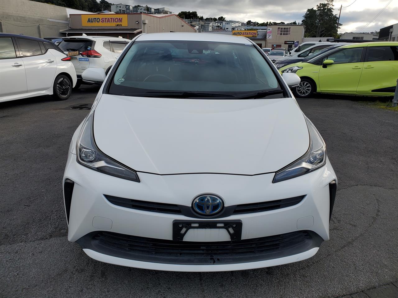 2019 Toyota Prius thumbnail
