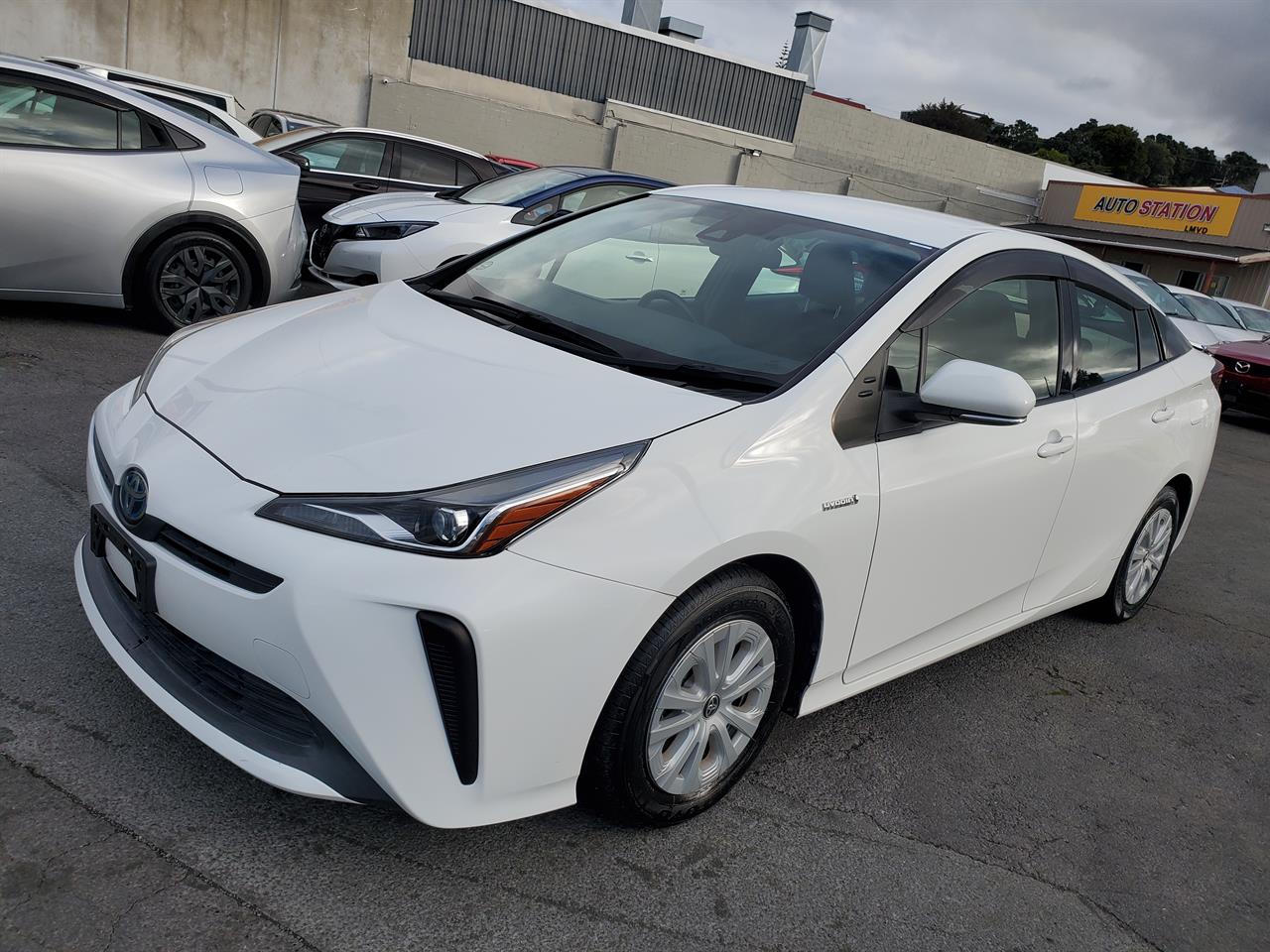 2019 Toyota Prius thumbnail