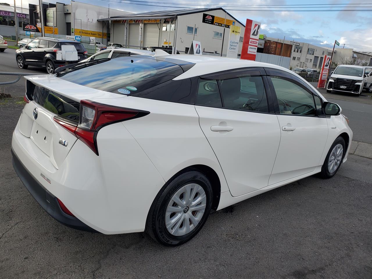 2019 Toyota Prius thumbnail